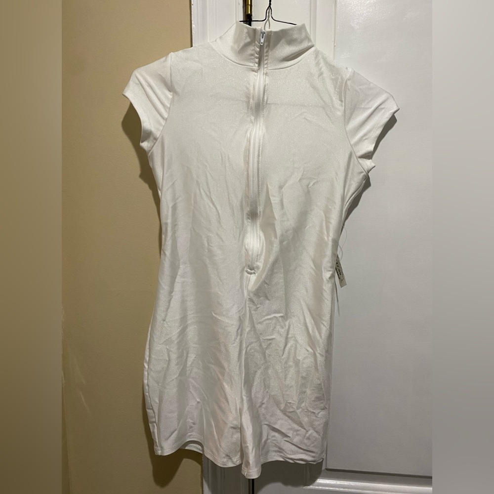 Chic White Short-Sleeve Romper-Large